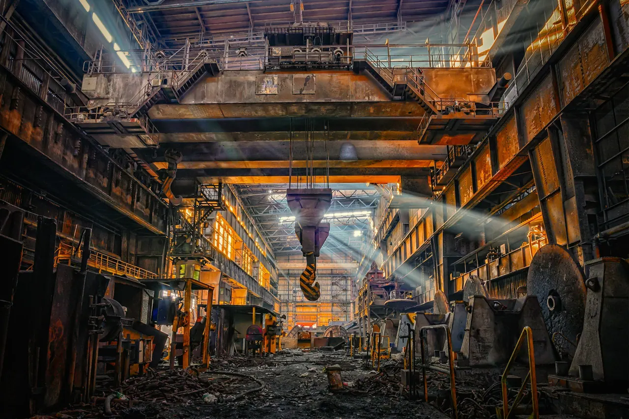 داخل مصنع للصلب