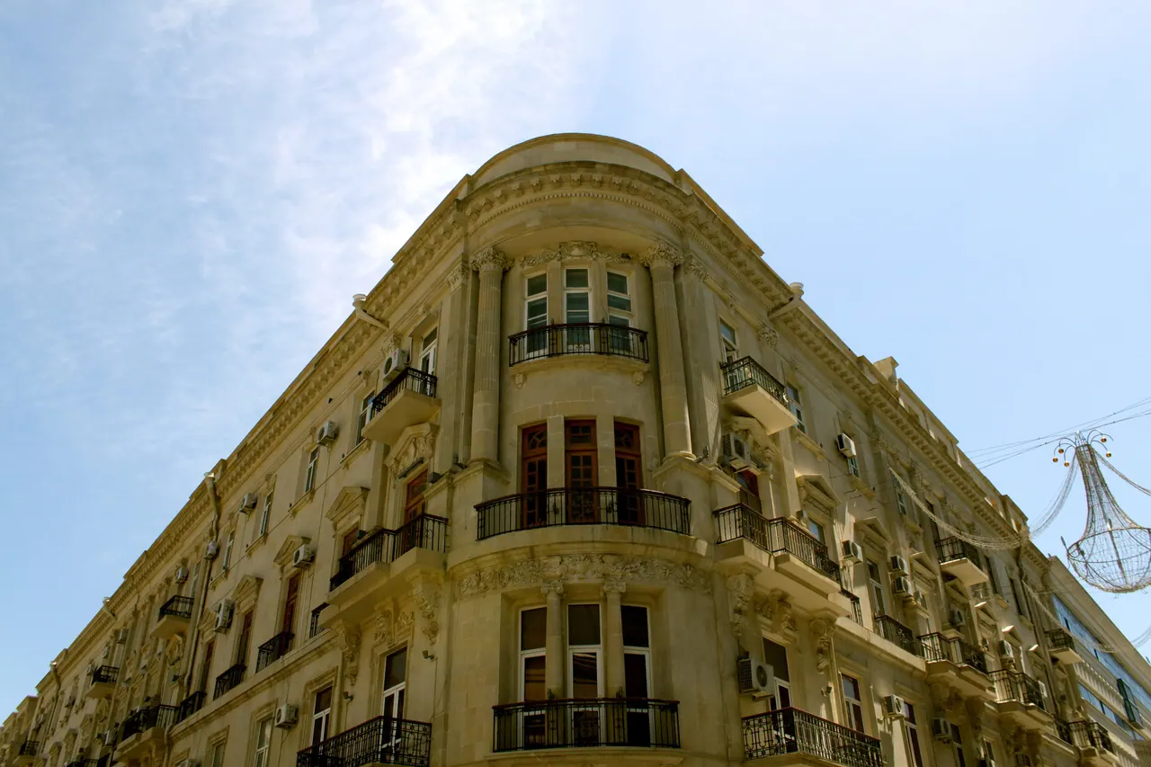 منظور لشارع نظامي ومبانيه السكنية التاريخية