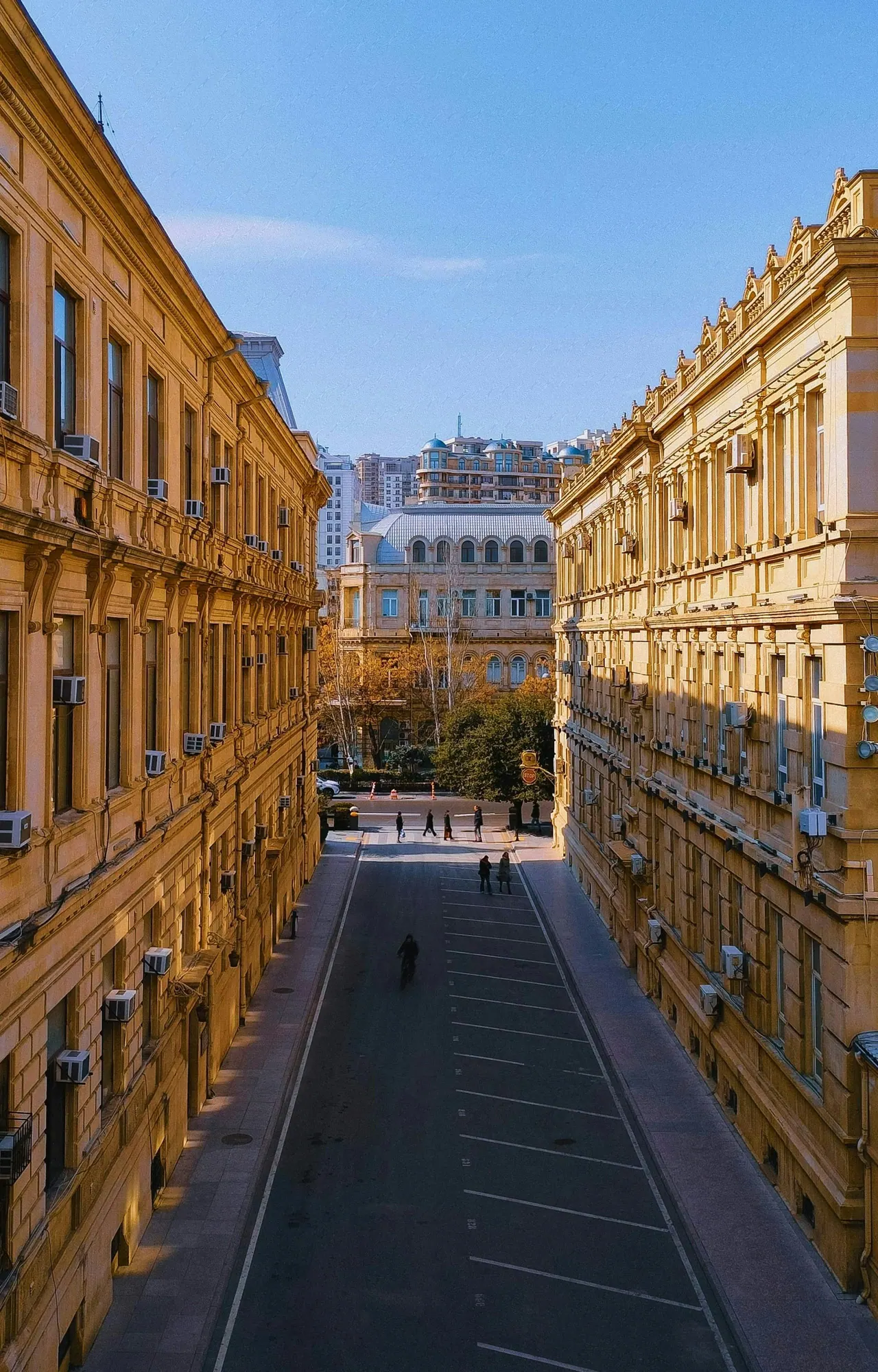 شارع سكني تاريخي في وسط باكو
